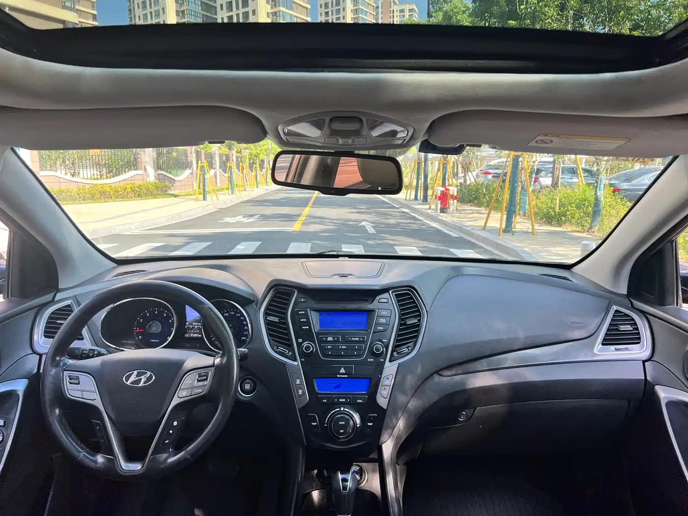 Hyundai Santa Fe 2015 2.4L Automatic 2WD Smart 5-seater фото 11