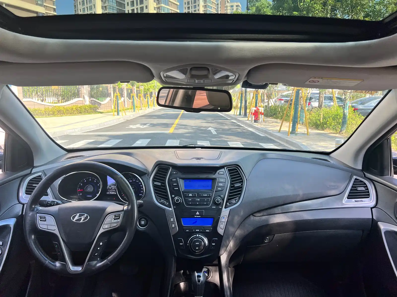 Photo 11 - Hyundai Santa Fe