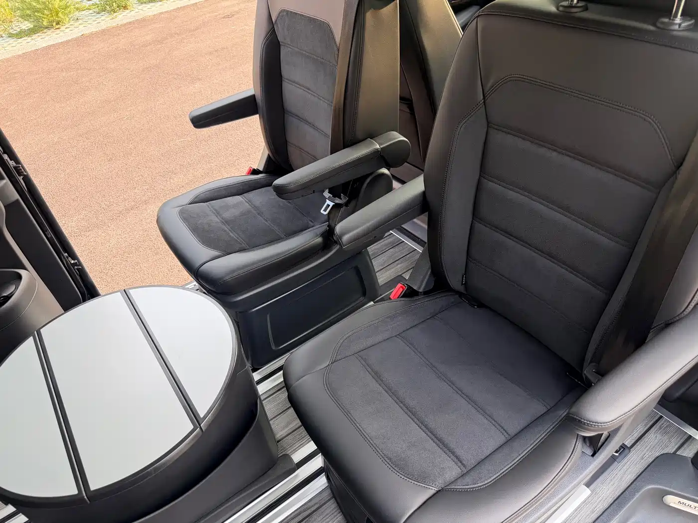 Volkswagen Multivan 2019 2018 2.0TSI 4WD Explorer Edition 7-Seater