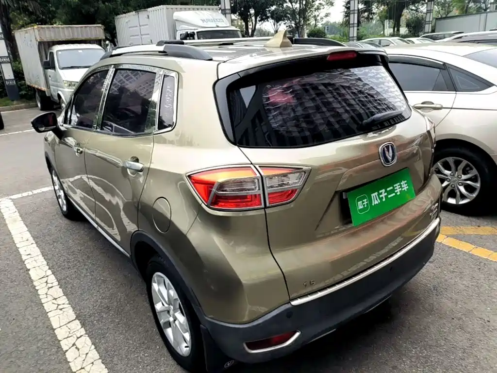 Фото 5 - Changan CS15