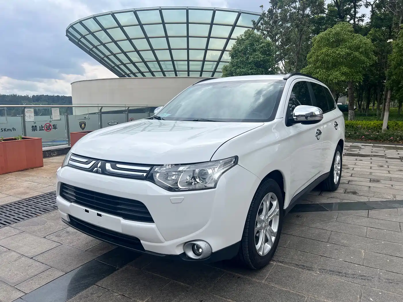 Mitsubishi Outlander (Import) 2014 2.4L 4WD Luxury Value Edition 5-seater