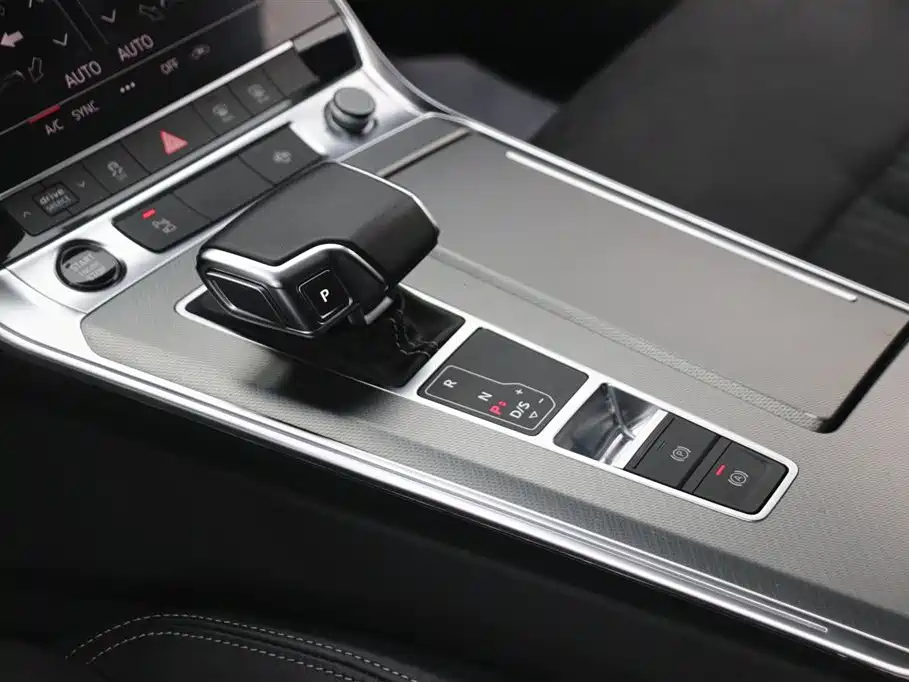 Audi A7L 2024 45TFSI S-line Dream Edition Crystal Package фото 14