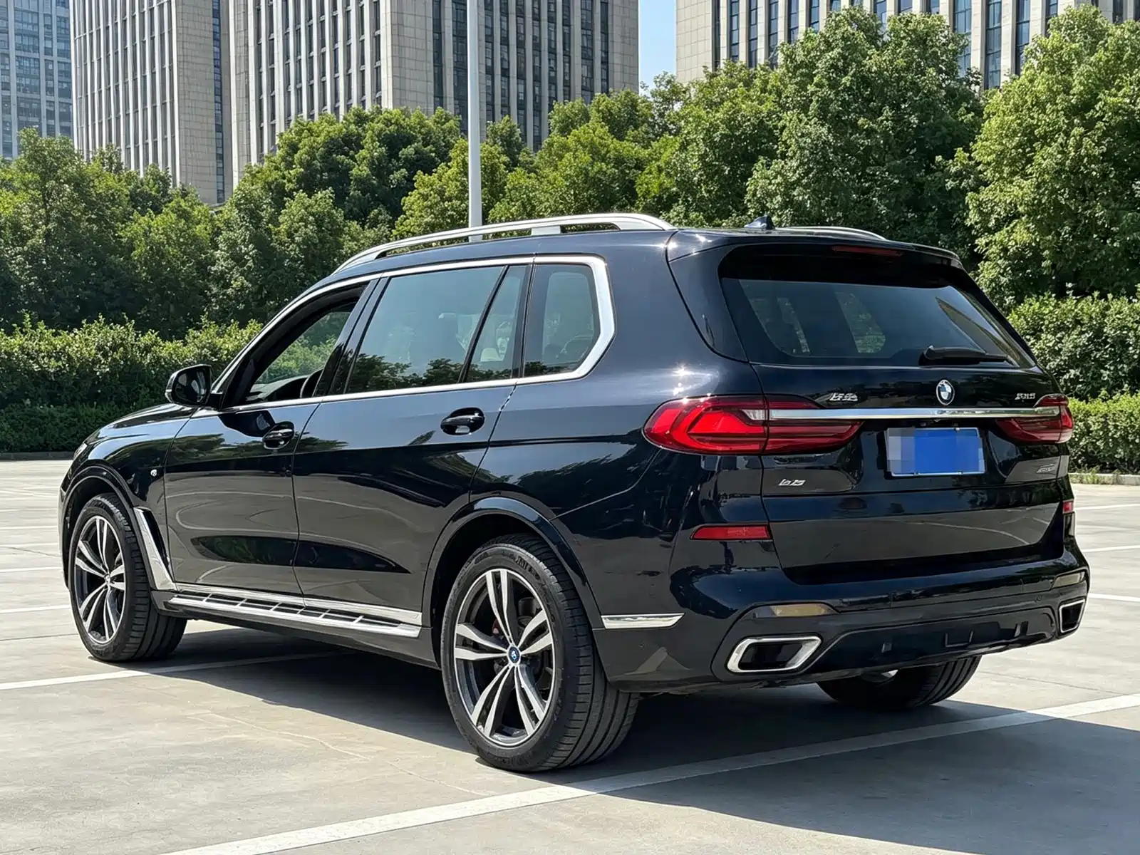 Фото 17 - BMW X7
