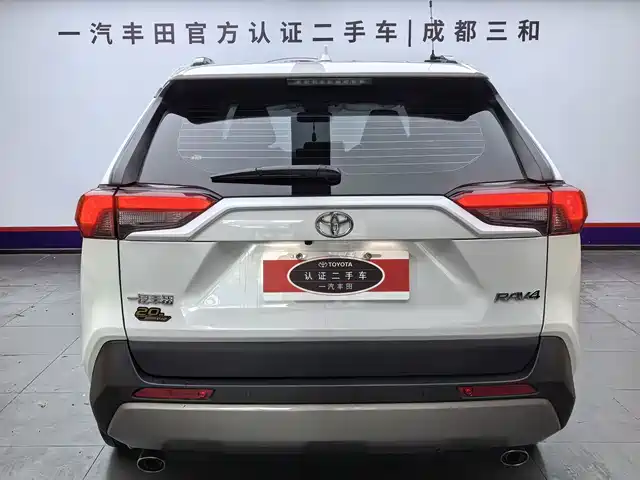 Toyota RAV4 Rongfang 2023 2.0L CVT 2WD 20th Anniversary Platinum Edition — фото 4
