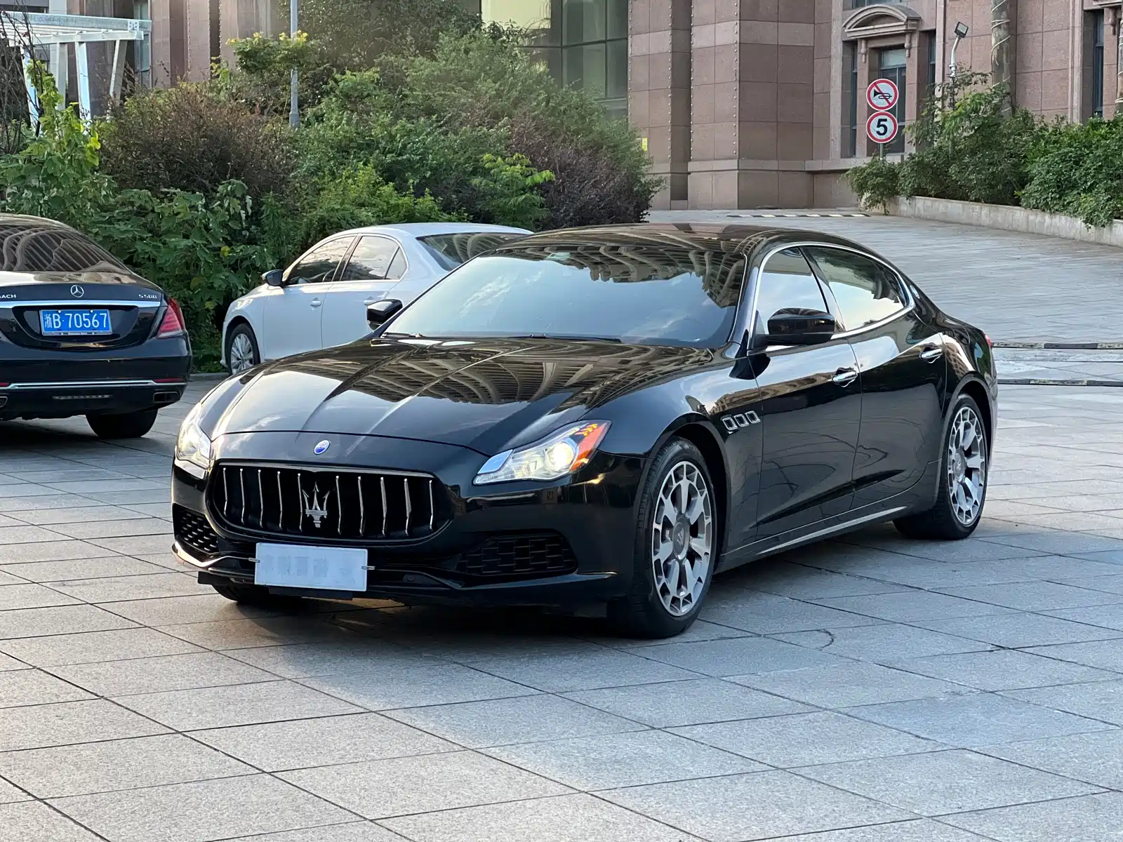 Photo 1 - Maserati Quattroporte