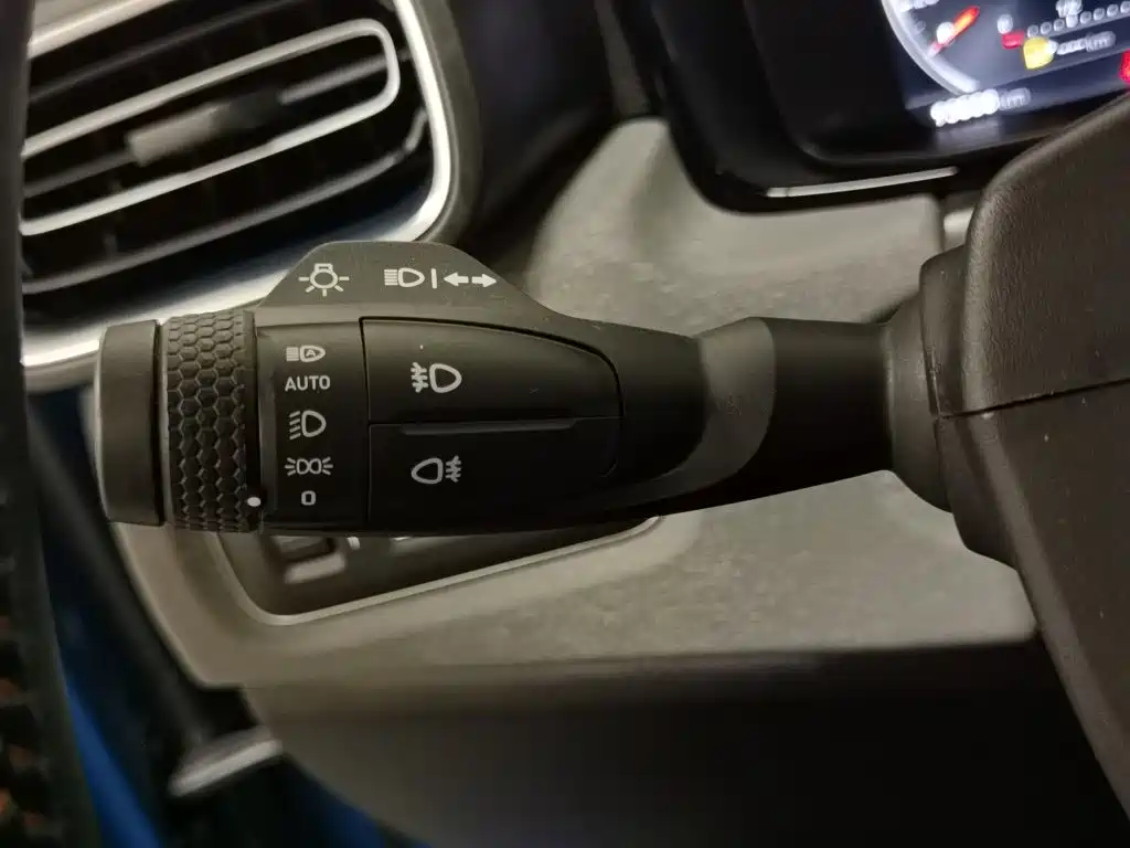 Фото 21 - Lynk & Co 02