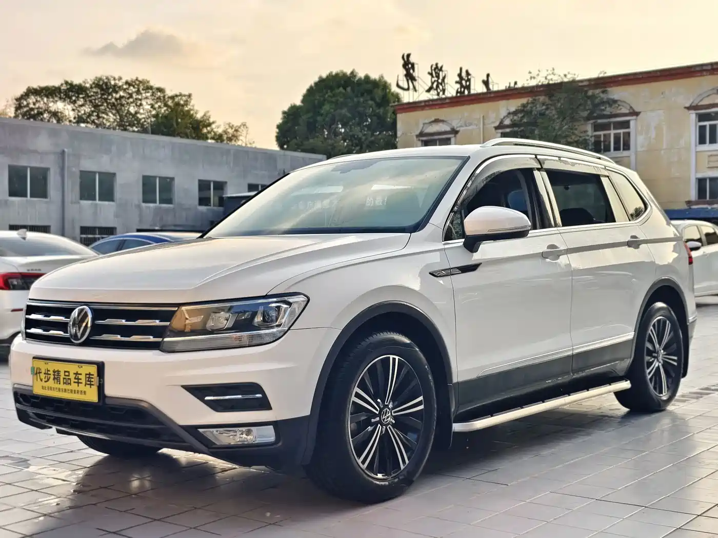 Фото 1 - Volkswagen Tiguan L