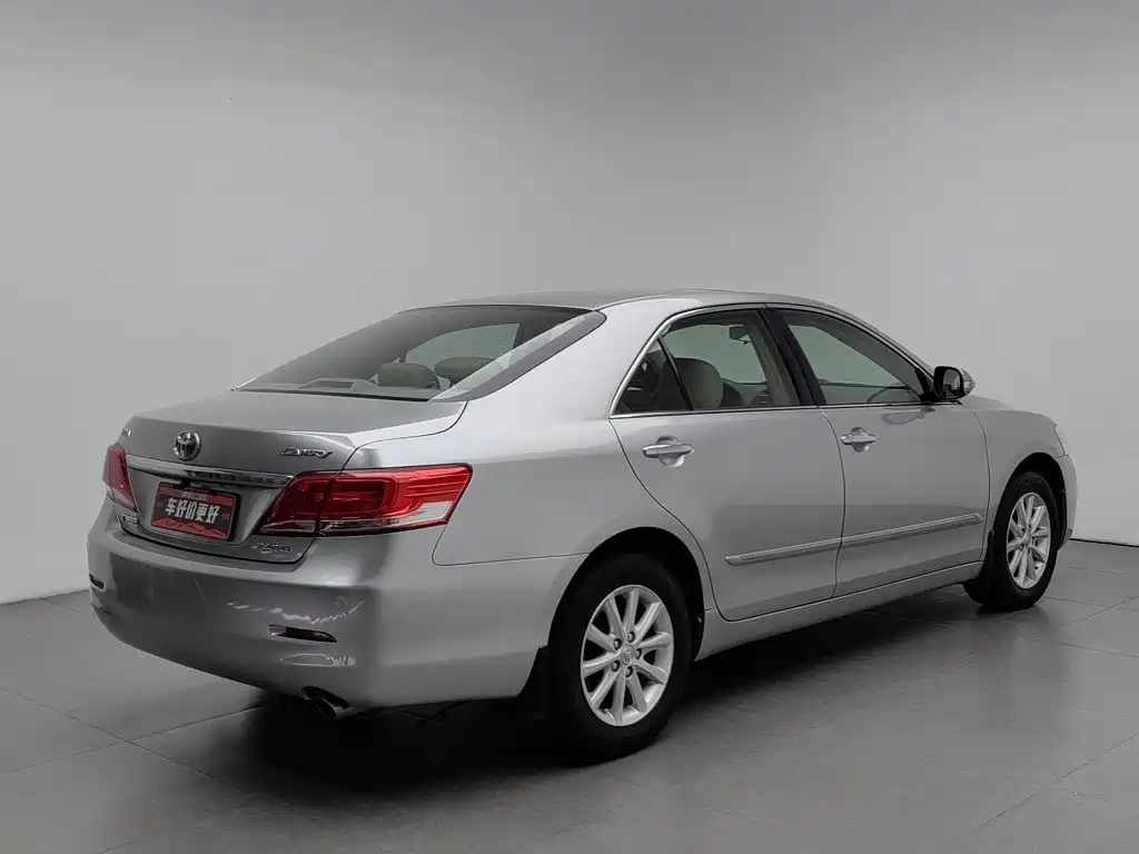 Фото 2 - Toyota Camry