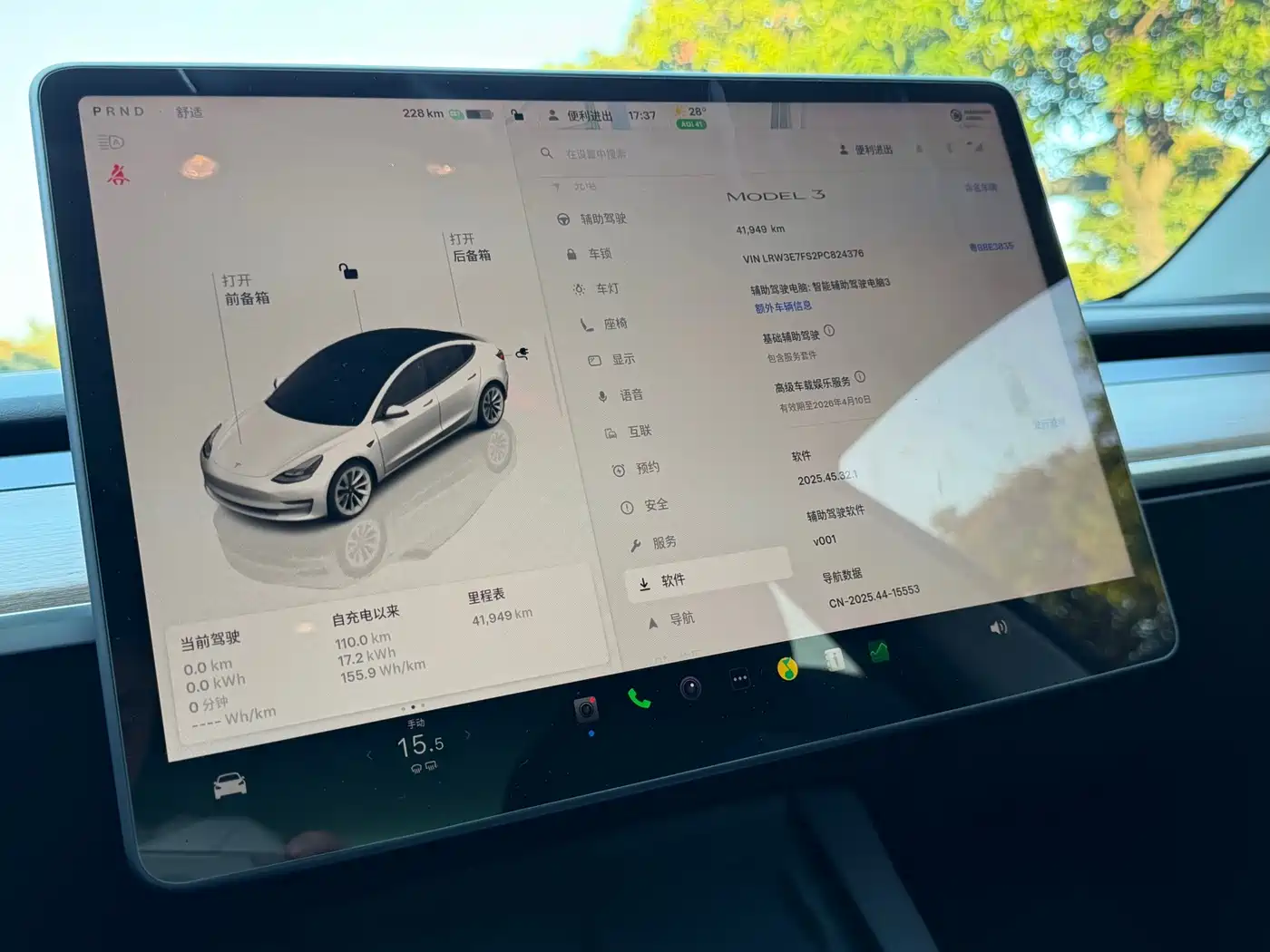TESLA MODEL 3