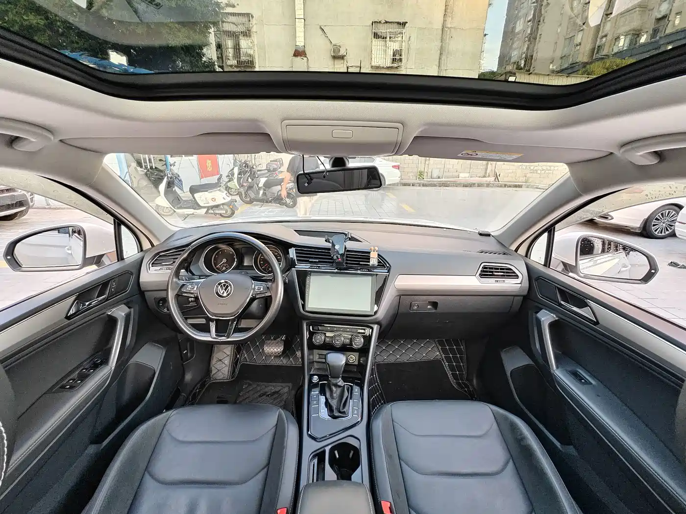 Фото 6 - Volkswagen Tiguan L
