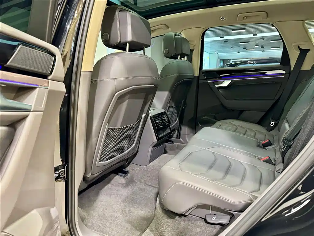 Volkswagen Touareg 2023 3.0TSI R-Line Black Sports Package фото 20