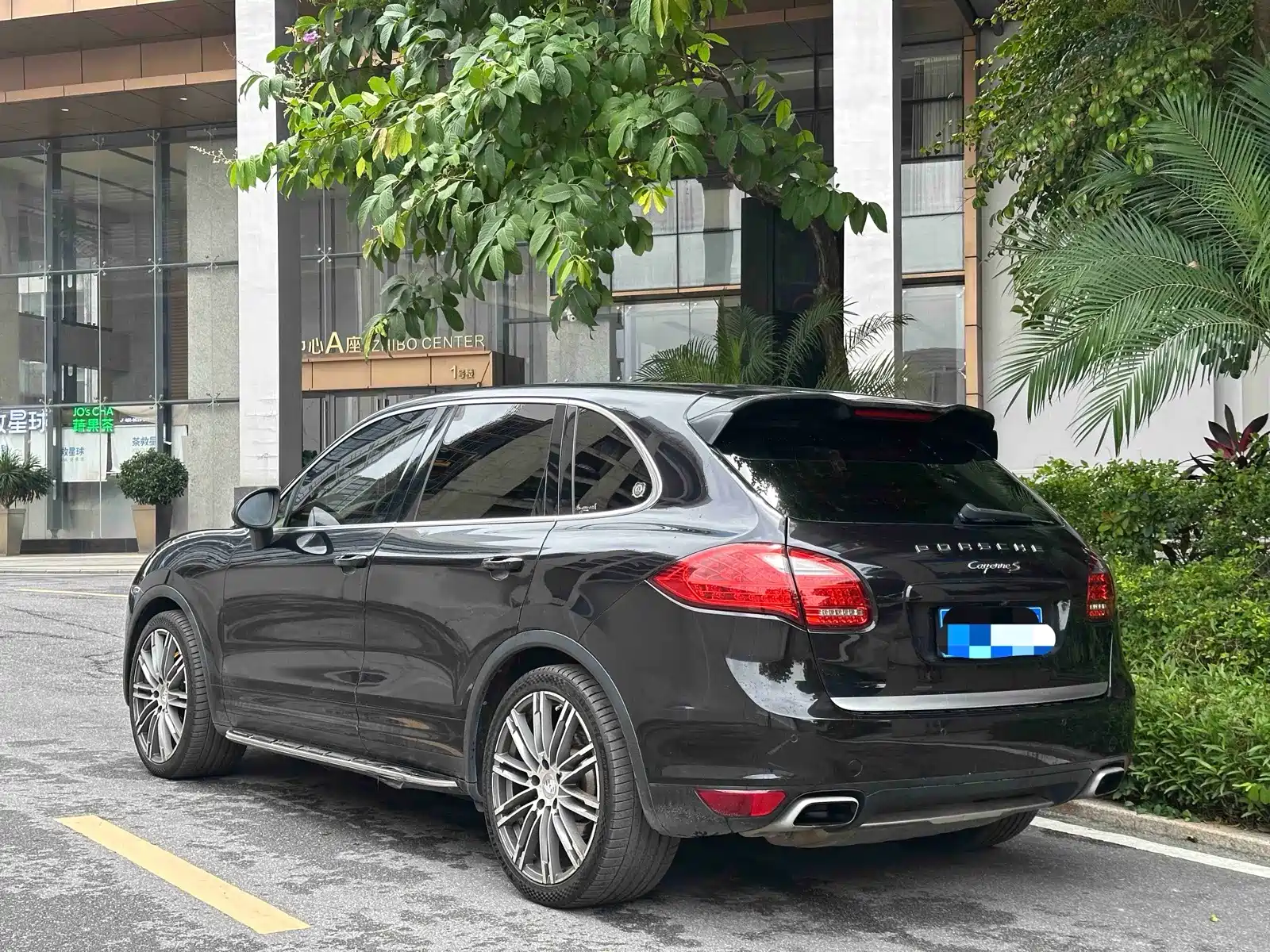 Photo 3 - Porsche Cayenne