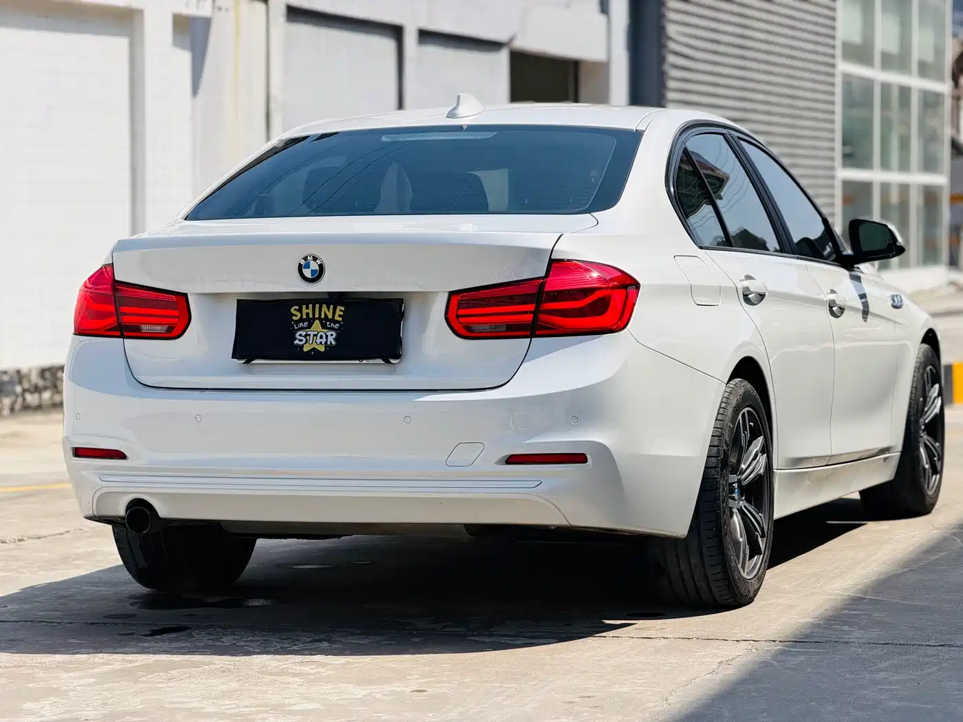 BMW 3 SERIES