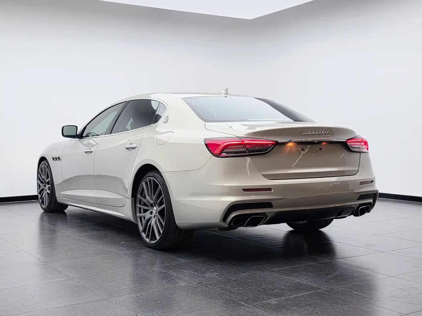 Maserati Quattroporte 2013 3.8T Standard фото 25