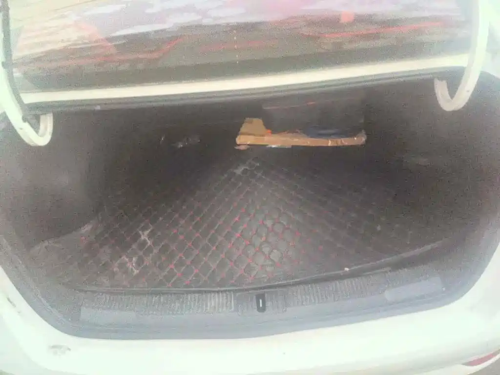 صورة 5 - Roewe i5
