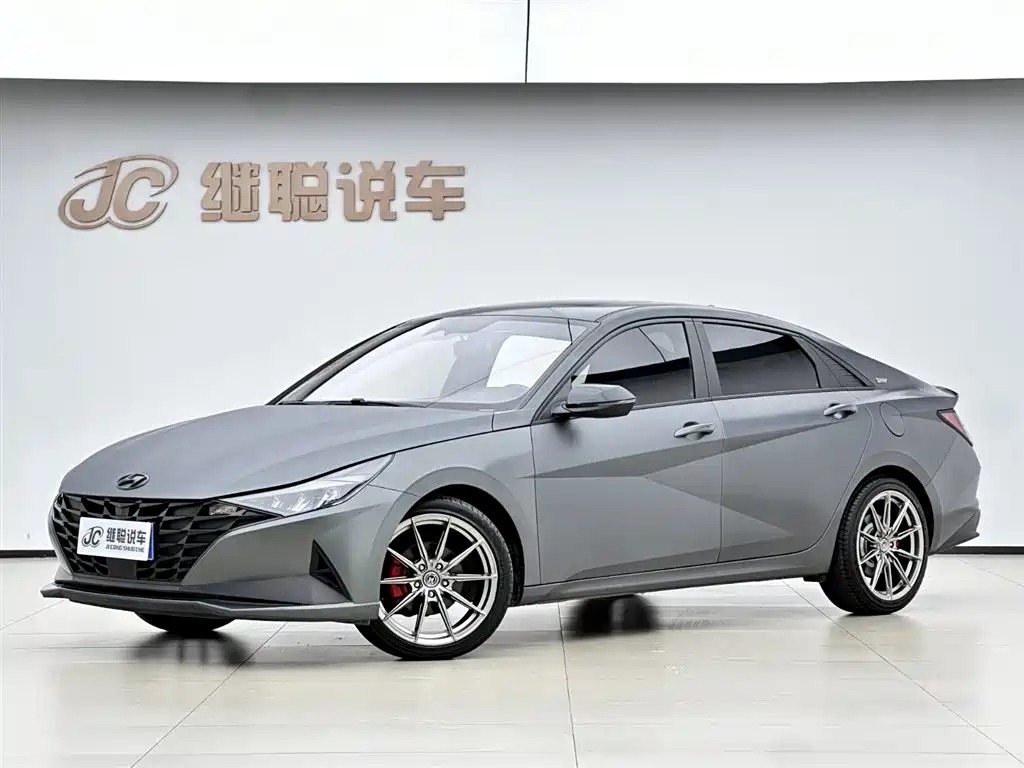 Hyundai Elantra 2022 1.5L CVT 20th Anniversary Edition фото 2