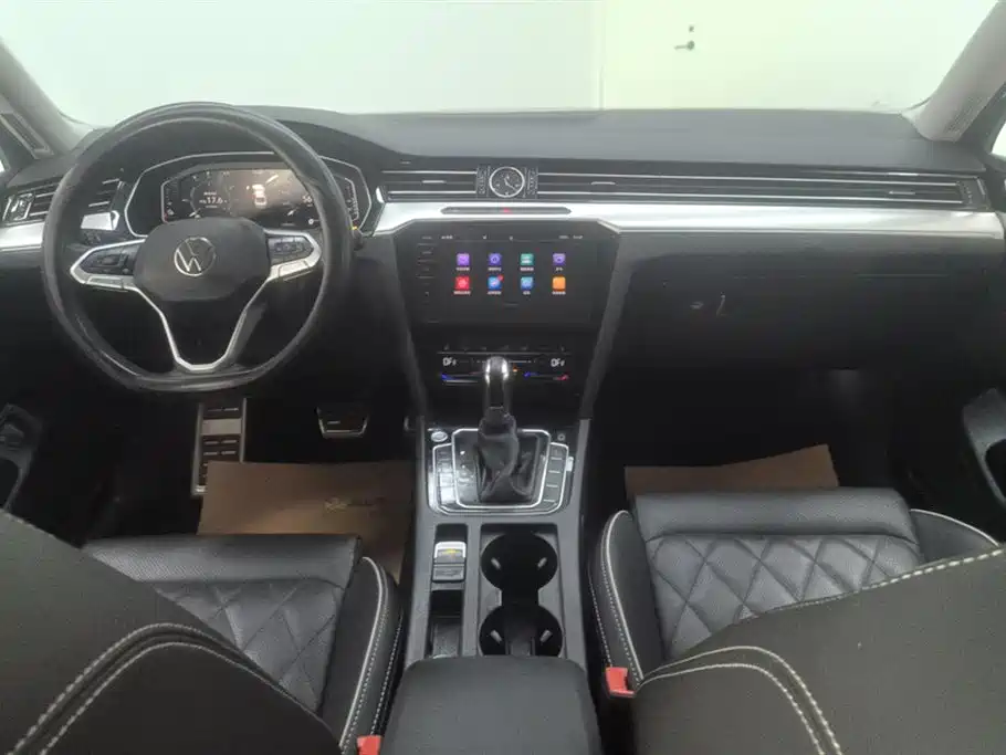 VOLKSWAGEN MAGOTAN GTE PLUG IN HYBRID