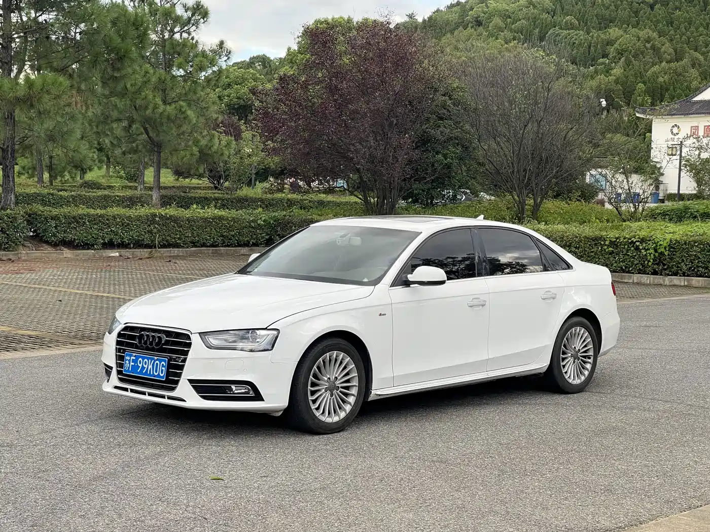 Фото 1 - Audi A4L