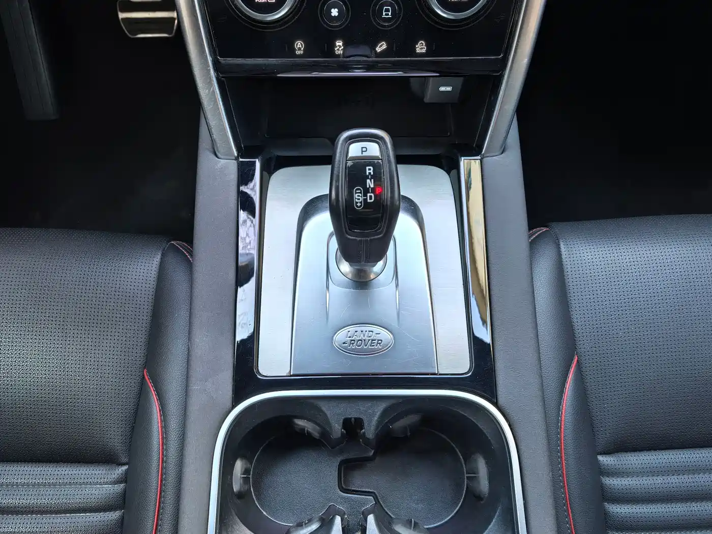 Land Rover Discovery Sport 2022 249PS Metropolis Edition 5-Seater фото 16