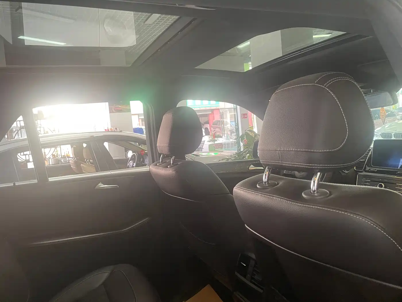صورة 7 - Mercedes-Benz GLE