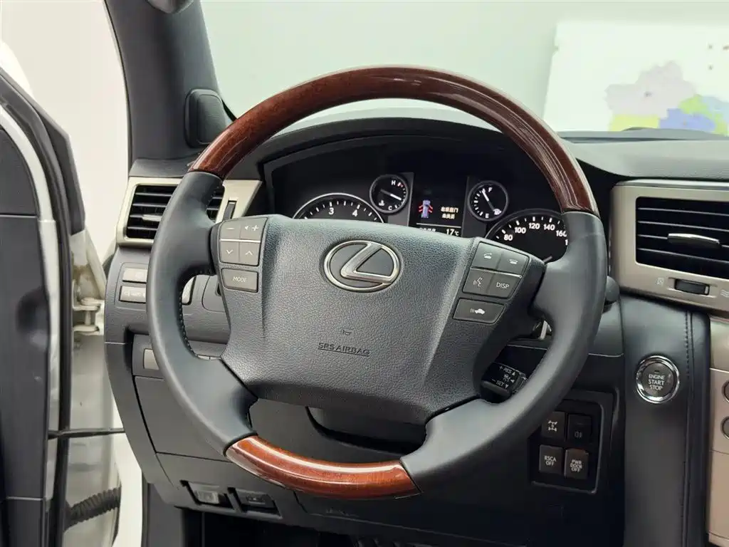 Lexus LX фото 12