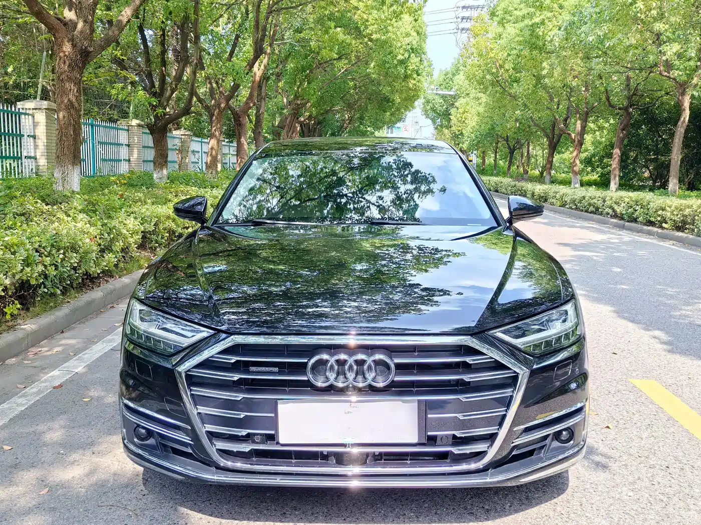 Фото 1 - Audi A8