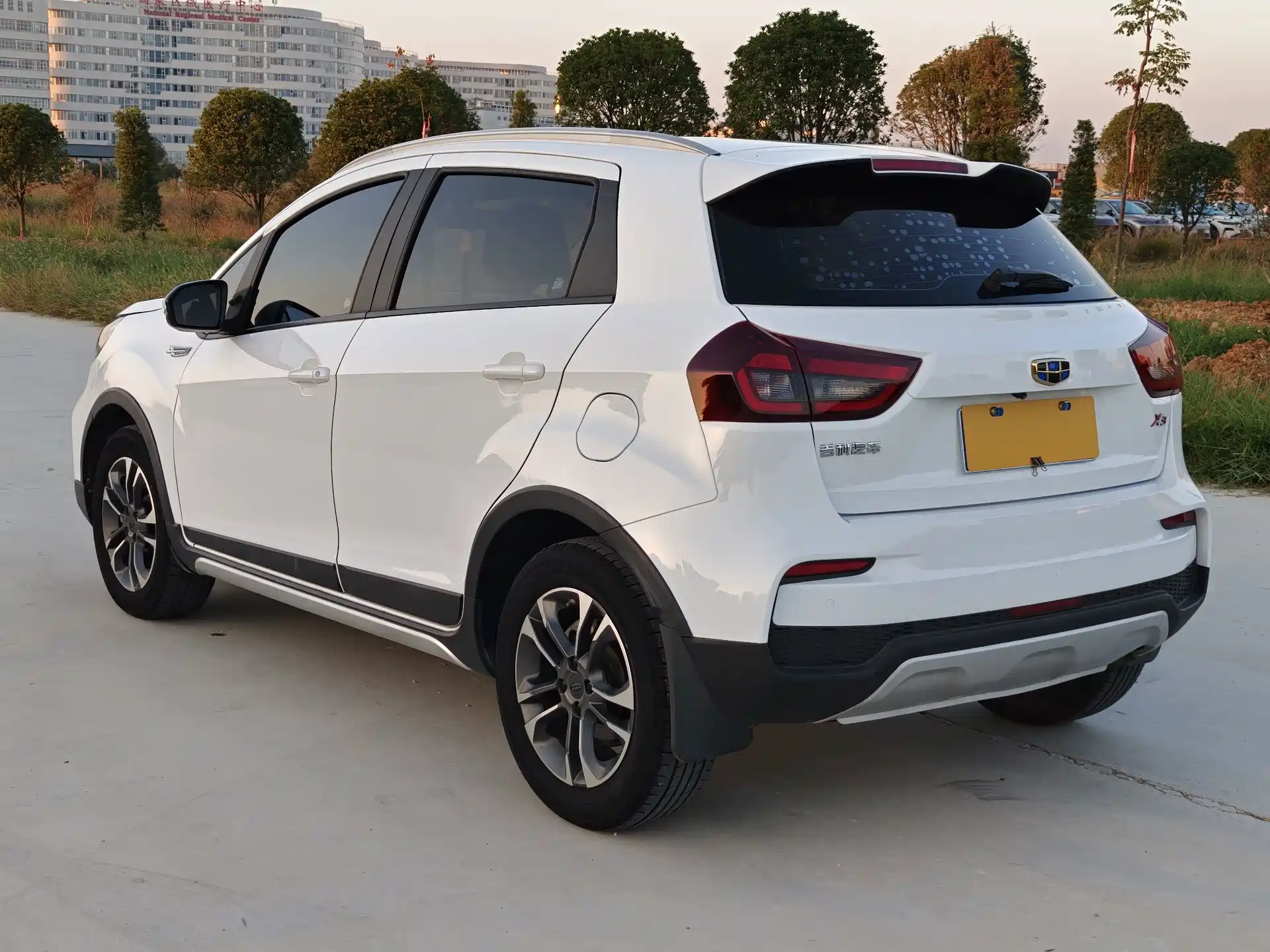 Фото 5 - Geely Vision X3