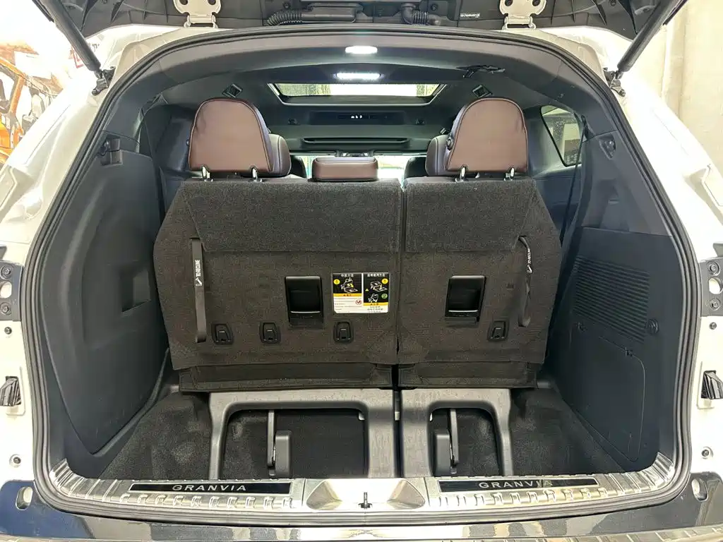 Toyota Granvia 2025 2024 2.5L Hybrid Premium PLUS 4WD Edition