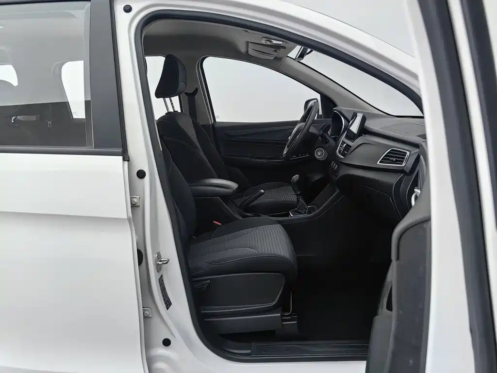 Baojun 730 2021 2021 1.5L Manual Fashion 7-Seater