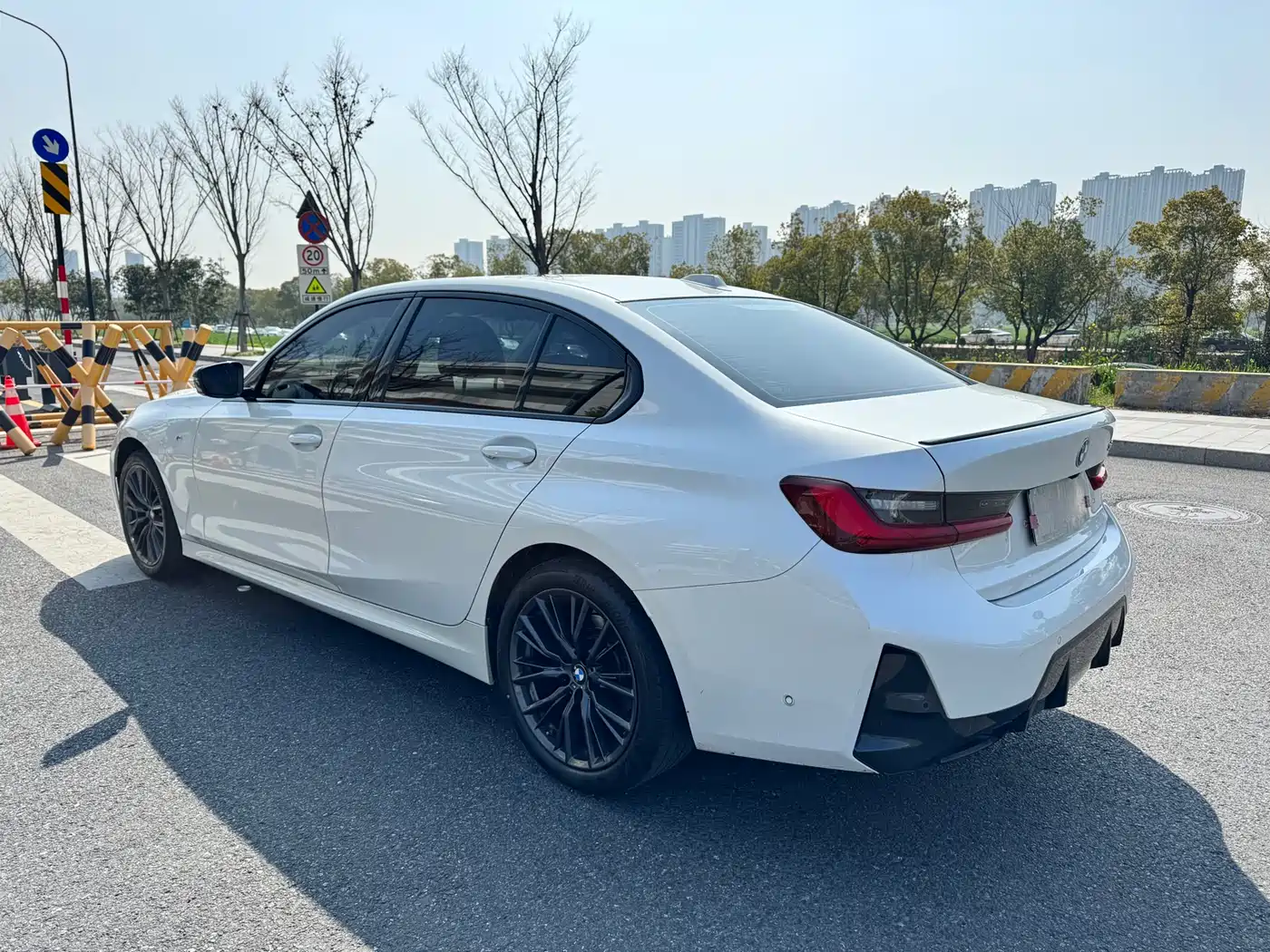 BMW 3 Series 2023 325Li M Sport Black Night Package фото 6