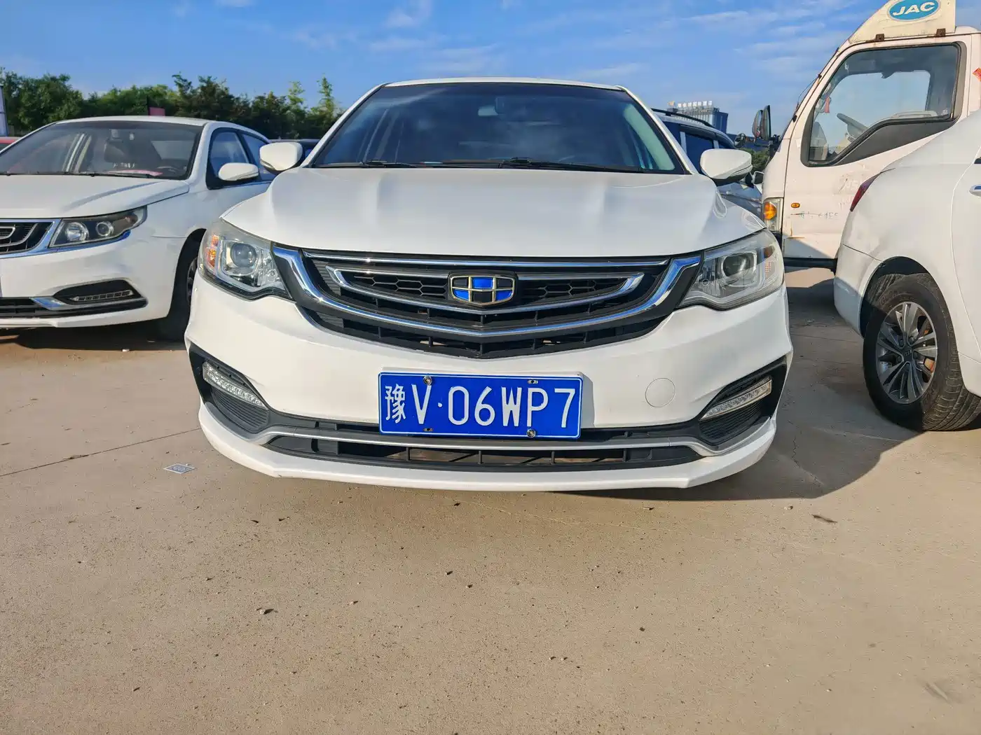 Фото 2 - Geely Vision