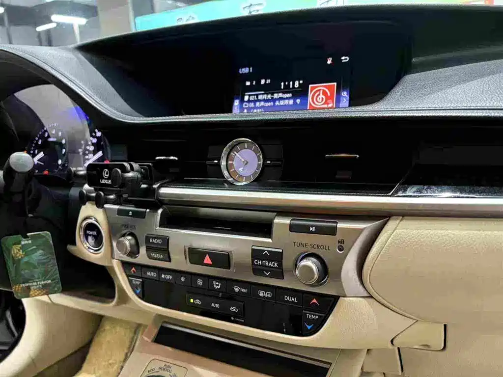 Фото 26 - Lexus ES
