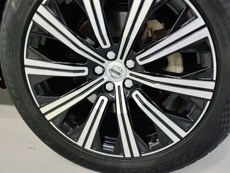 Фото 8 - Volvo XC90