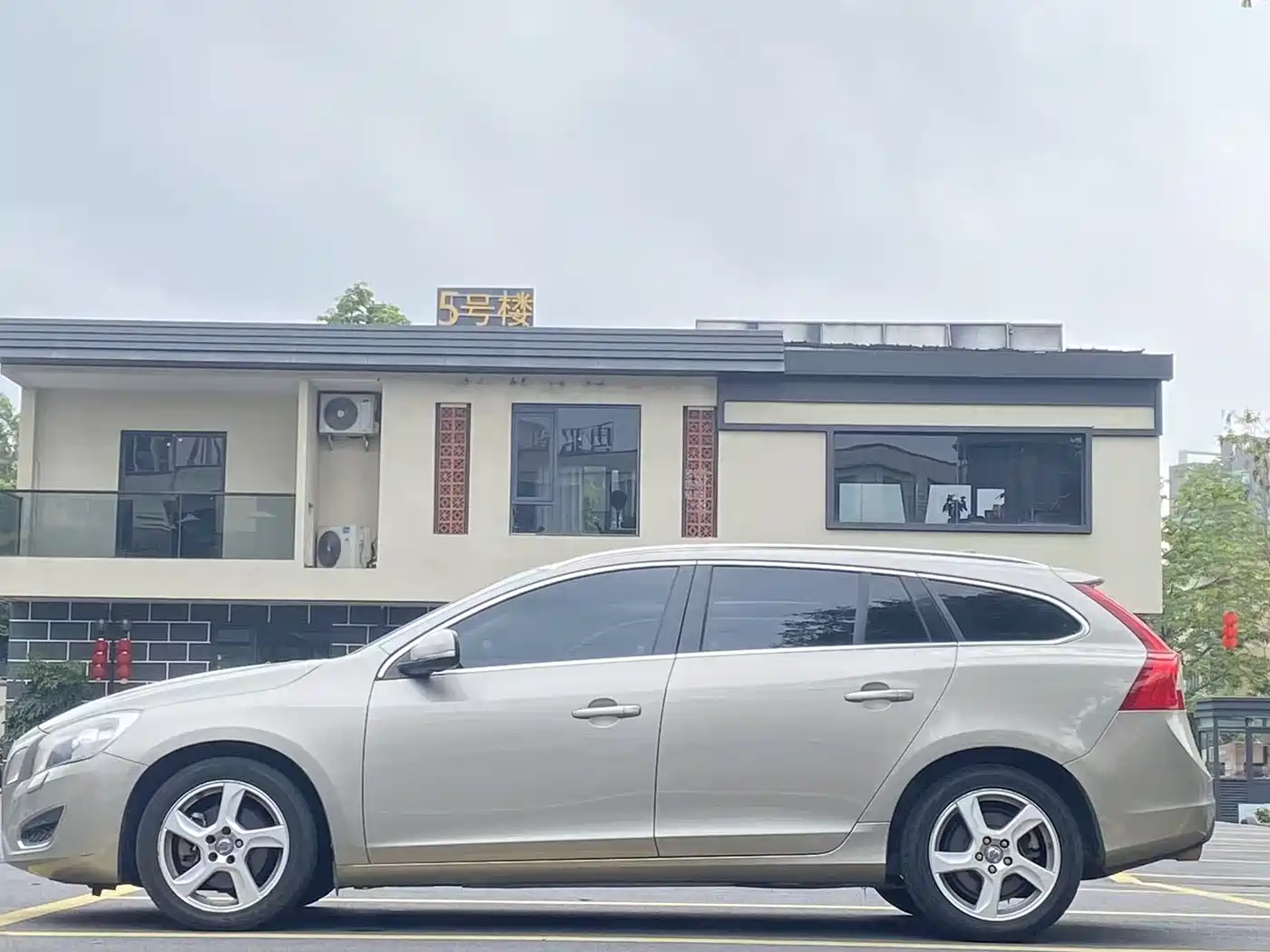 Фото 7 - Volvo V60
