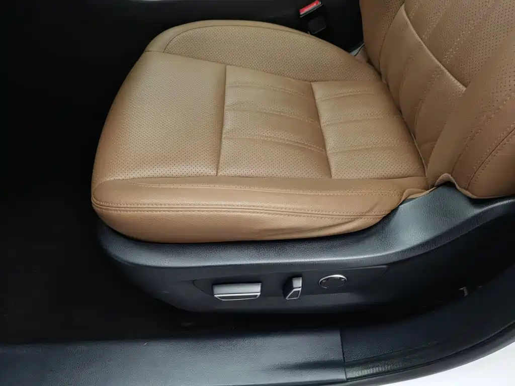Фото 20 - Changan CS95