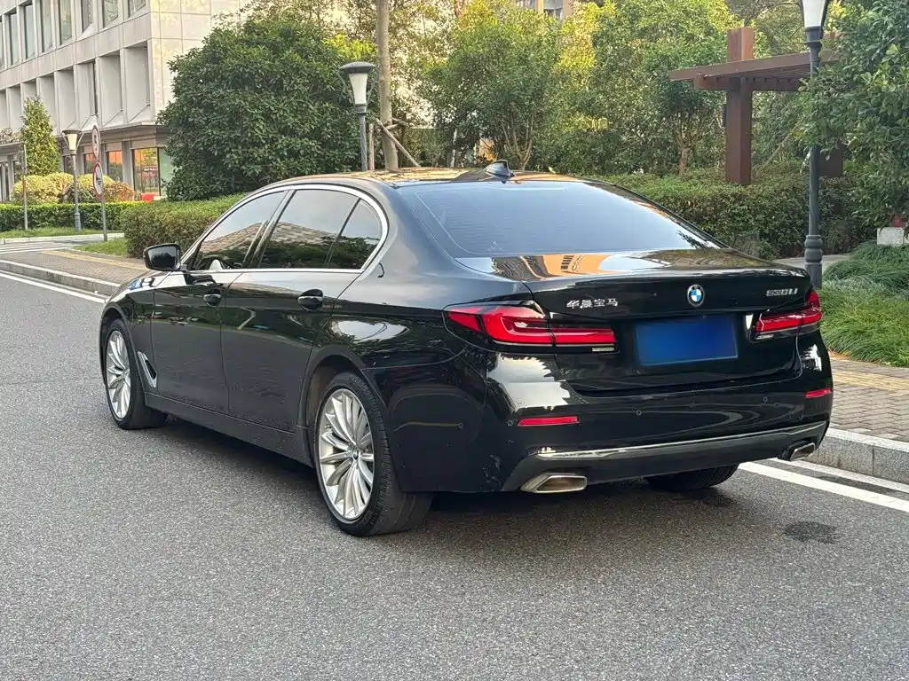 صورة 9 - BMW 5 Series