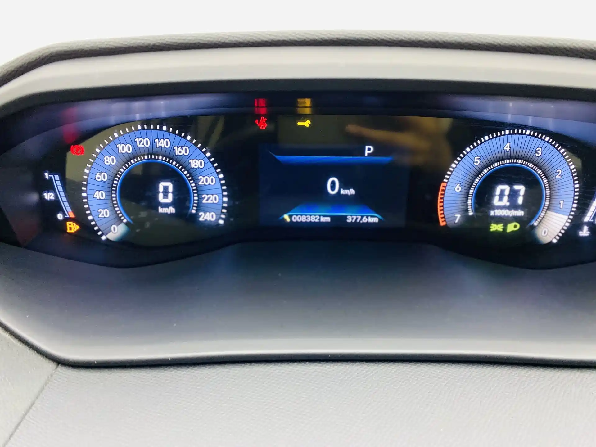 Фото 9 - Peugeot 408