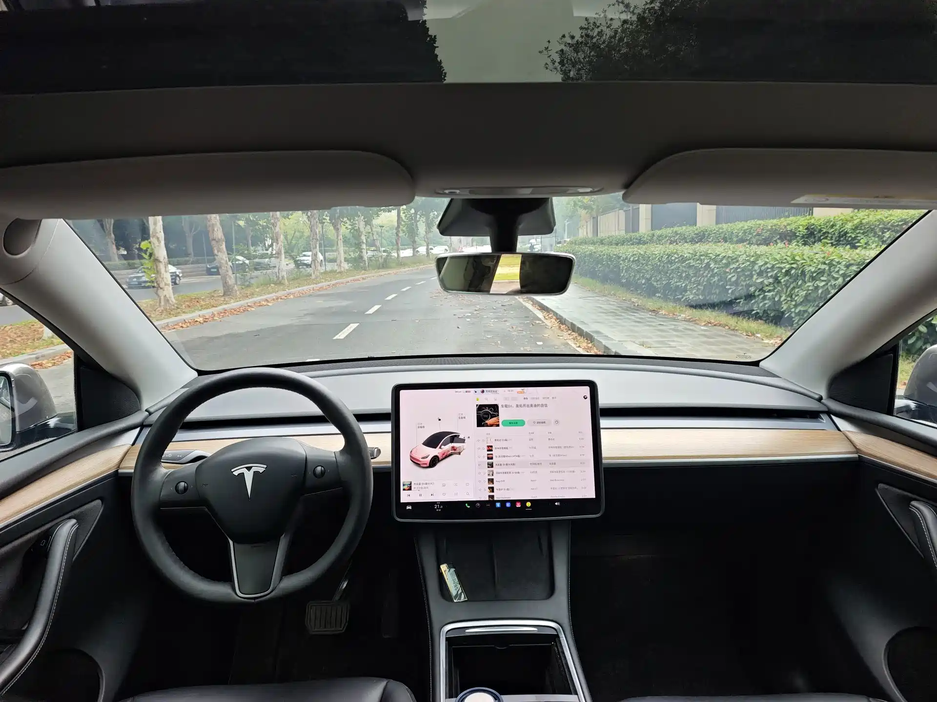 Photo 6 - Tesla Model Y