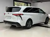 Фото 12 - Toyota Sienna