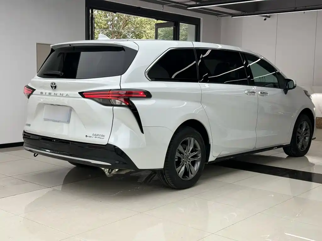 Фото 12 - Toyota Sienna