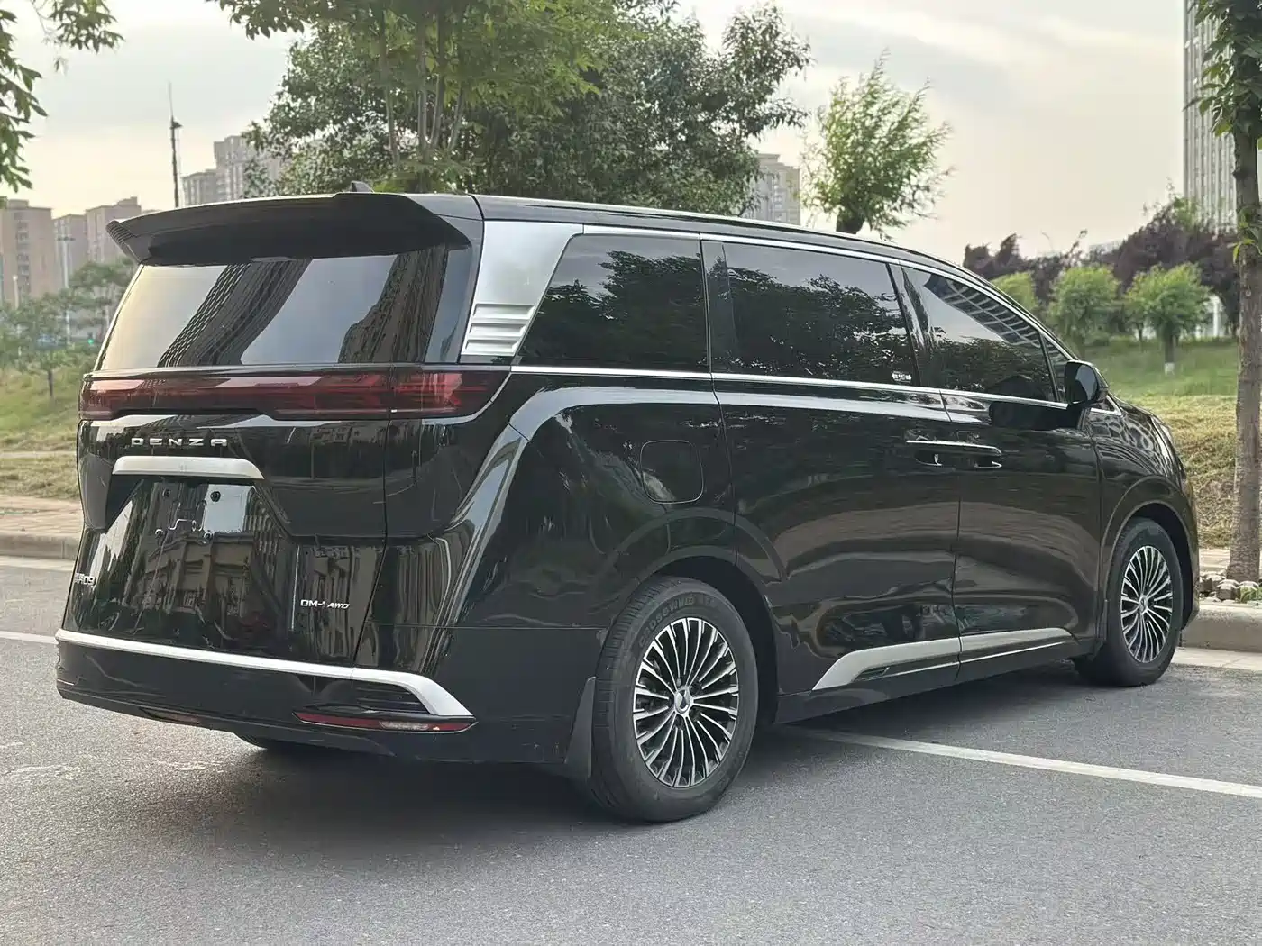 Denza D9 2022 DM-i 970 All-Wheel Drive Honor Edition фото 8