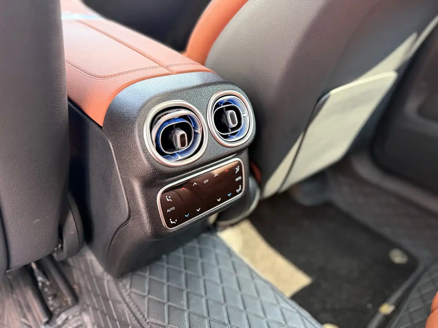 Mercedes-Benz GLC 2024 GLC 300 L 4MATIC Dynamic 5-seater фото 23