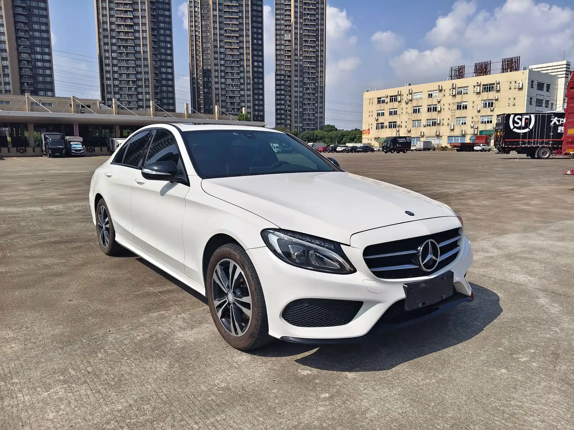 صورة 3 - Mercedes-Benz C-Class
