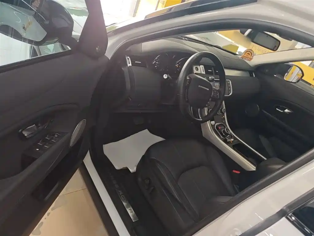 Land Rover Range Rover Evoque 2017 2.0T SE Smart Shine Edition фото 16