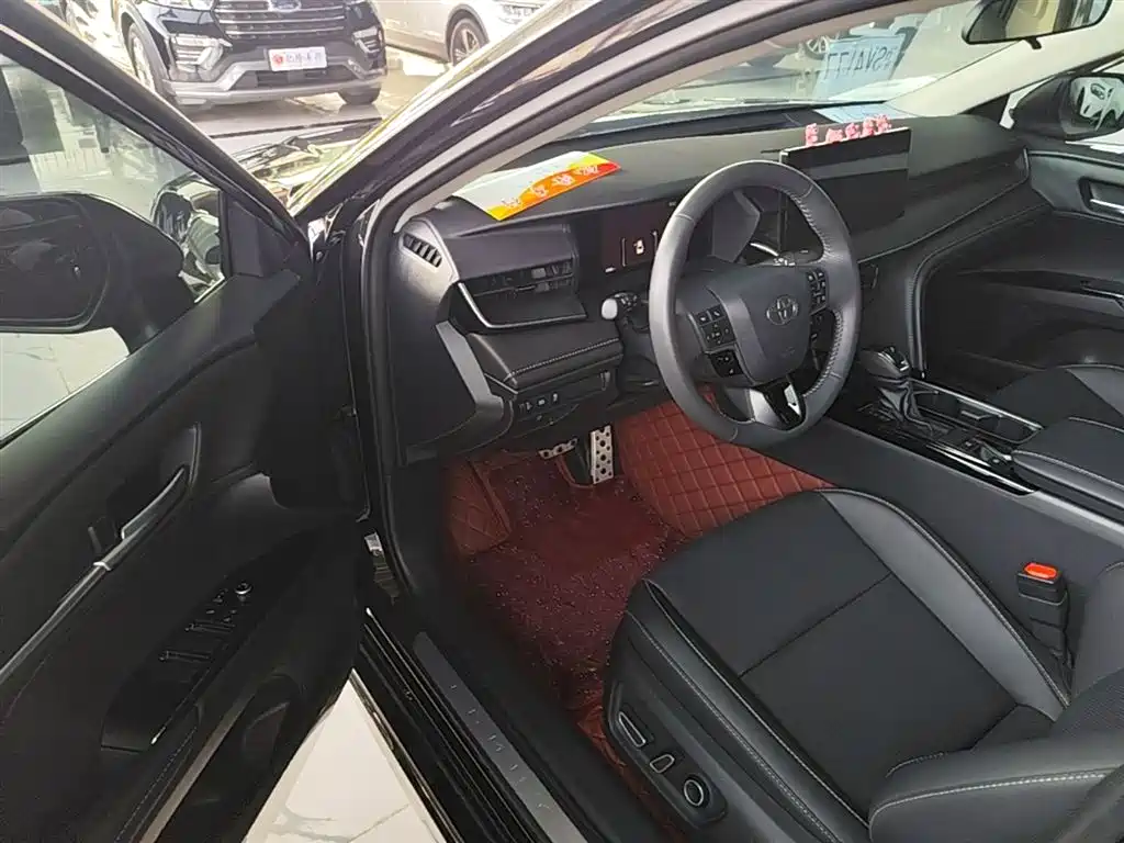 Toyota Camry 2026 Hybrid 2.0HSE Sport Lite Edition фото 16