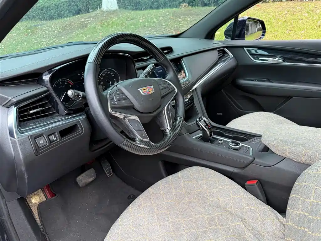 CADILLAC XT5