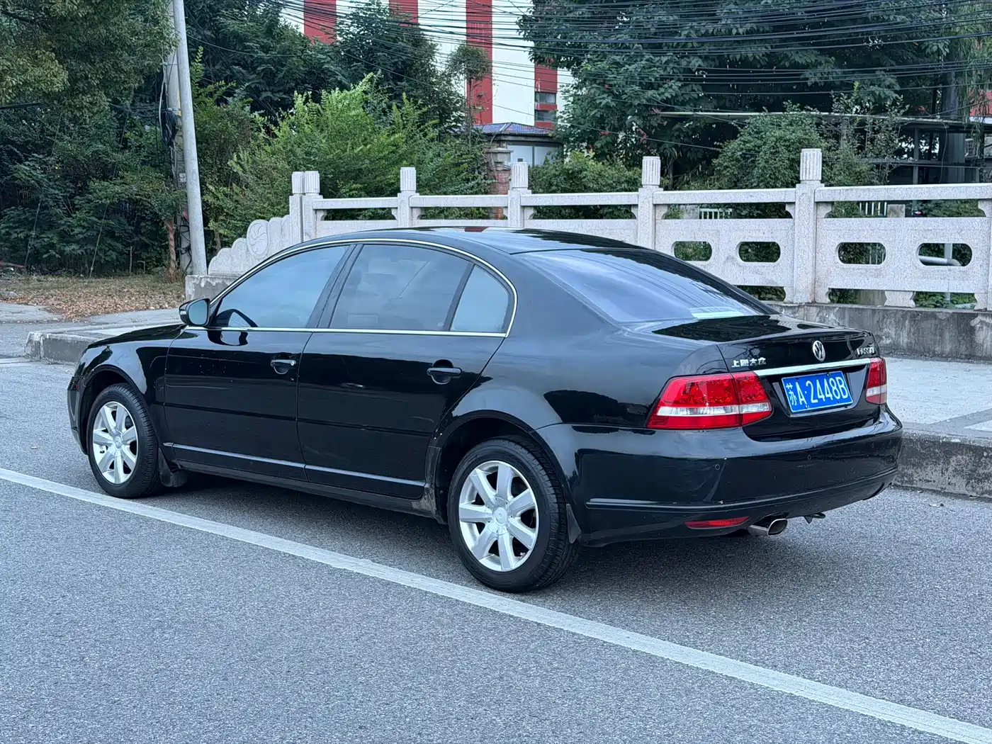 Volkswagen Passat Lingyu 2011 2009 2.0L MFI Automatic Premium