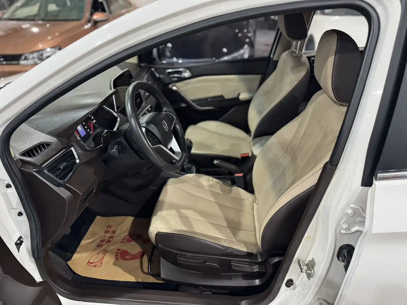 Baojun 310W 2017 2017 1.5L Manual Fashion Edition (China V)