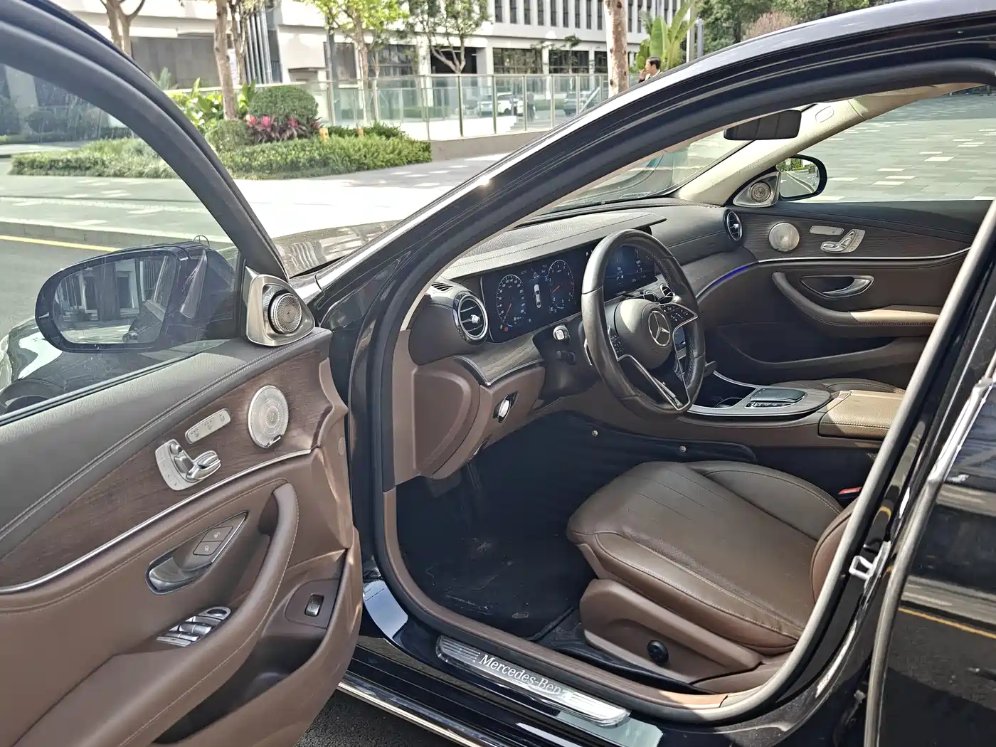 Mercedes-Benz E-Class 2021 E 300 L Fashion фото 5