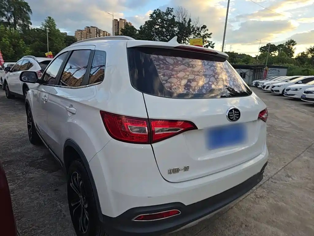 FAW Senya R7 2017 2016 1.6L Automatic Luxury
